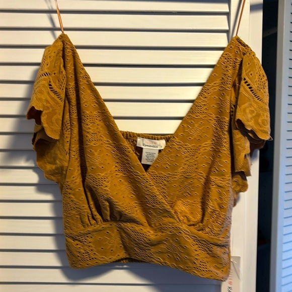 URBAN Romantics Tops - Beautiful eyelet top, cropped for summer. Brand new!